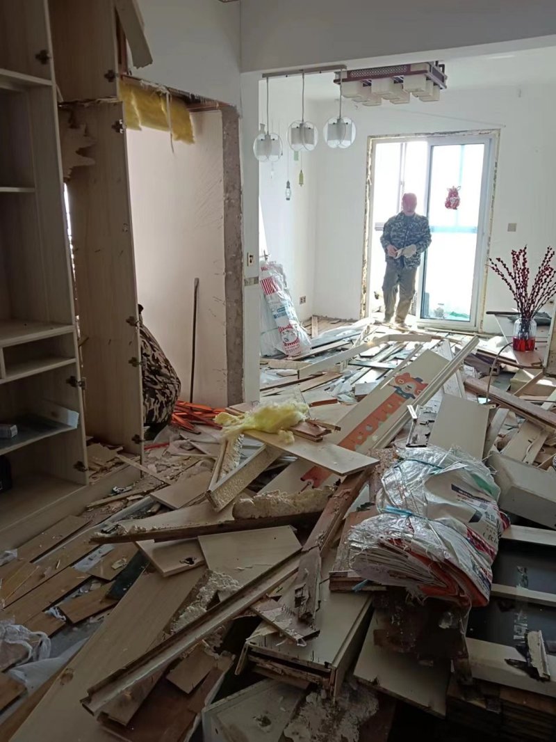 如何高效地进行家庭装修？面对琳琅满目的材料和复杂的过程，很多家庭主妇都感到手足无措。今天就来分享几个实用的家庭装修攻略。